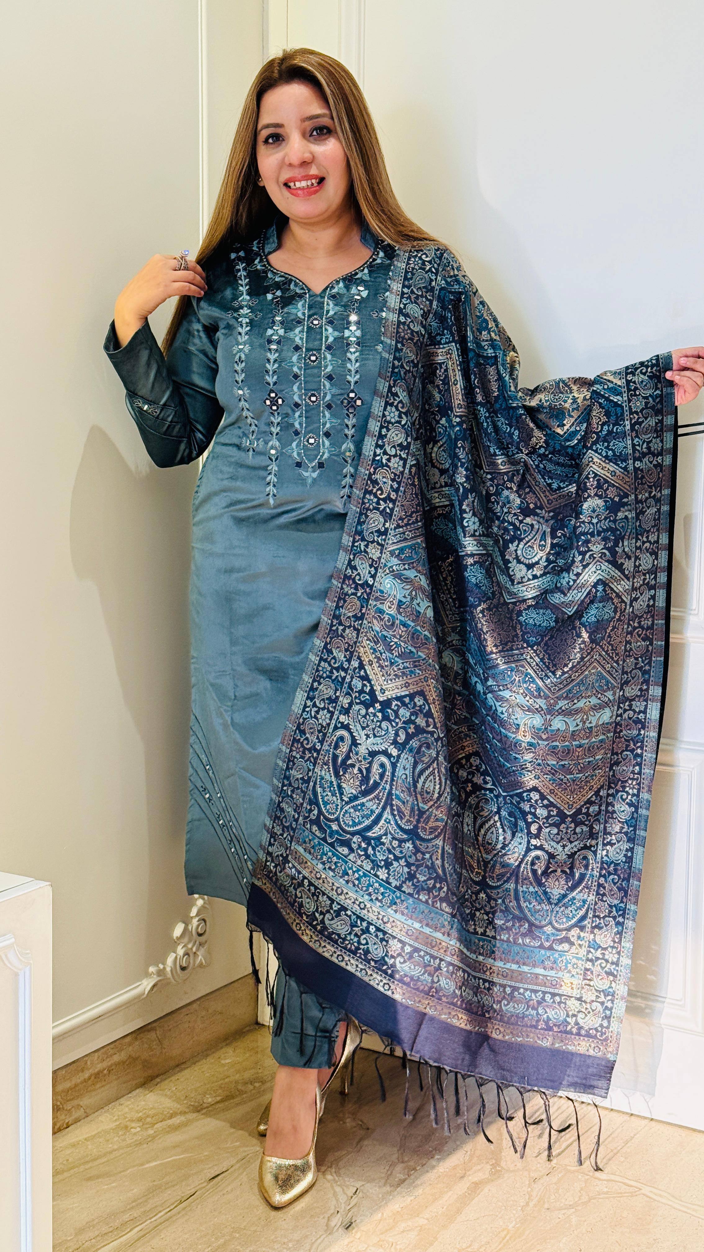 Blue Regal Velvet Elegance Set